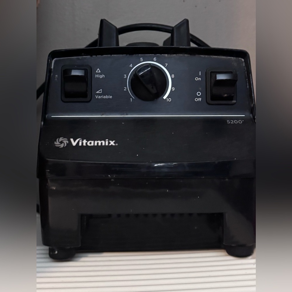 Vitamix 5200 Blender Base – Black